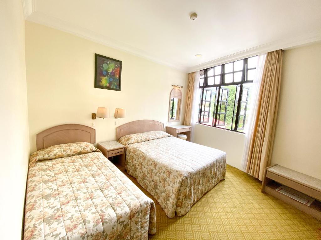 彩虹酒店客房内的一张或多张床位