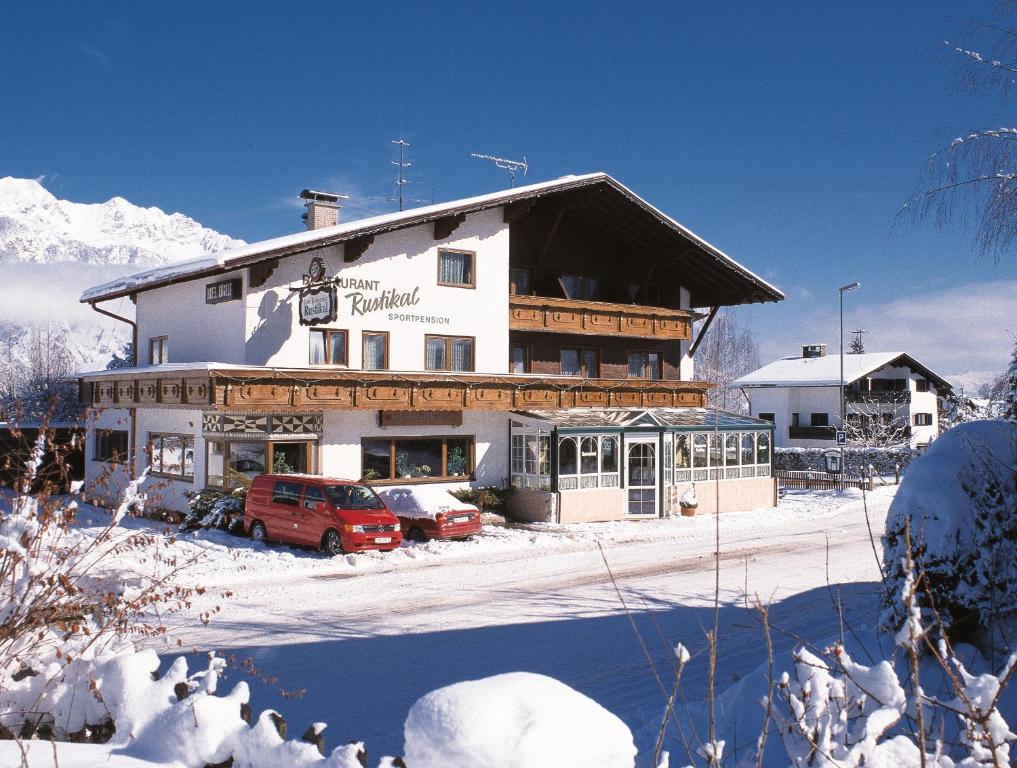 冬天的Hotel Kögele mit Restaurant bei Innsbruck Axamer Lizum