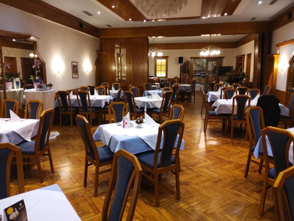 弗雷舍雷酒店 - 祖拉尔腾邮局餐厅或其他用餐的地方