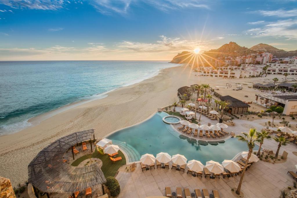 卡波圣卢卡斯格林索尔马天涯度假酒店和Spa中心的享有度假胜地和海滩的空中景致