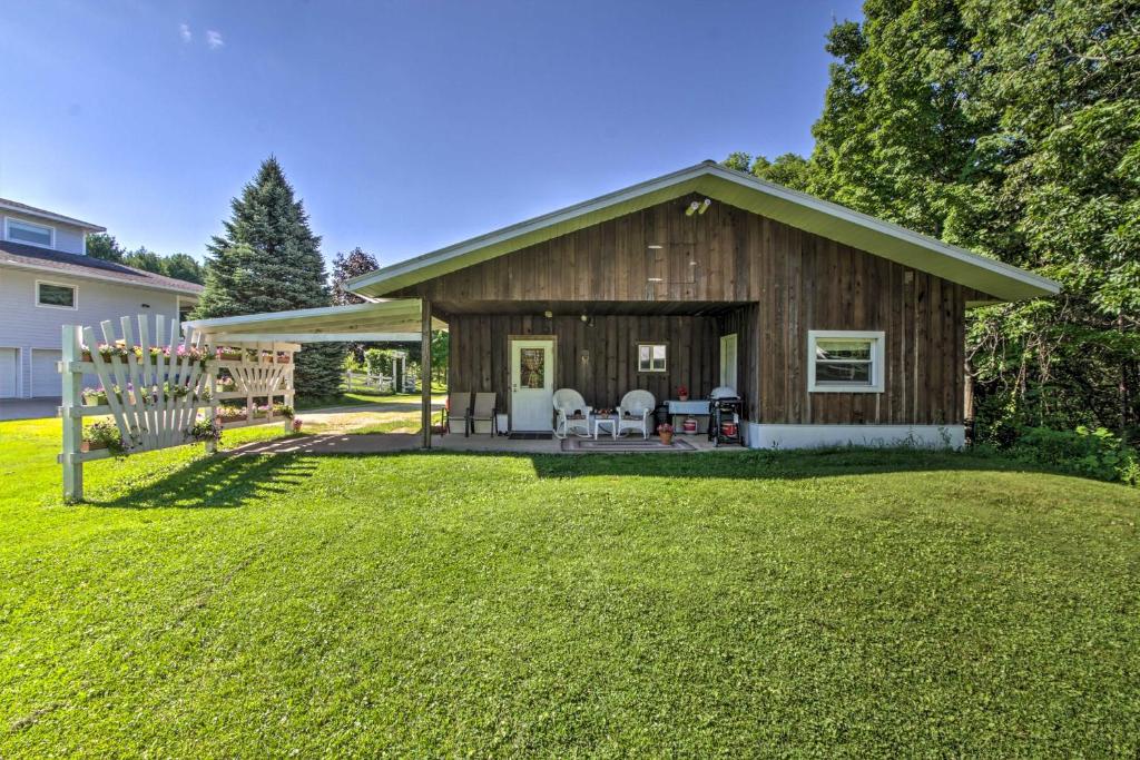 La CrescentLa Crescent Cottage on Minnesota Bluffs with View!的相册照片