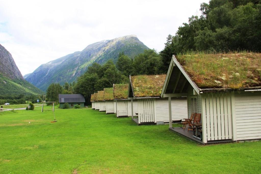 耶勒赫勒达林希特森特山林小屋的山地草屋顶的排屋