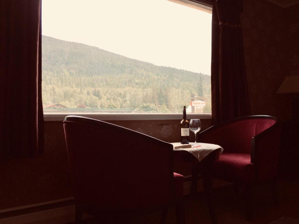 山景或在汽车旅馆看到的山景
