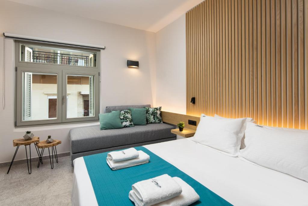 Lignum Suites Chania客房内的一张或多张床位