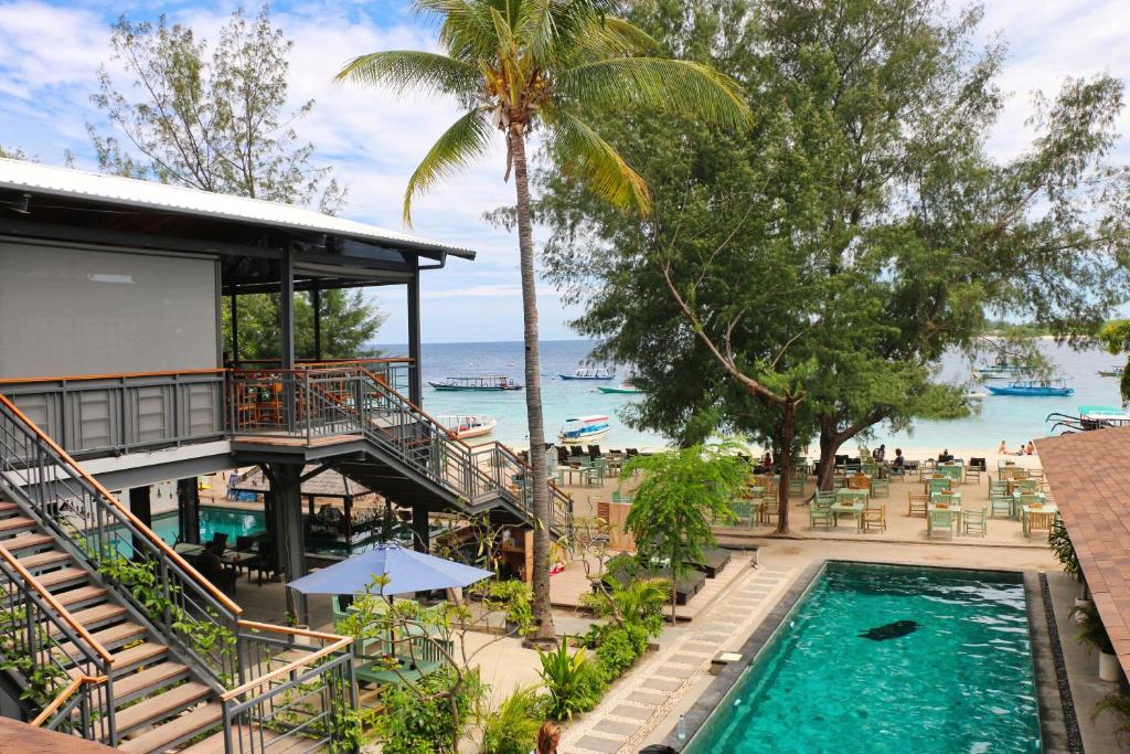 吉利特拉旺安特拉旺安潜水旅馆的一个带游泳池和海滩的度假胜地