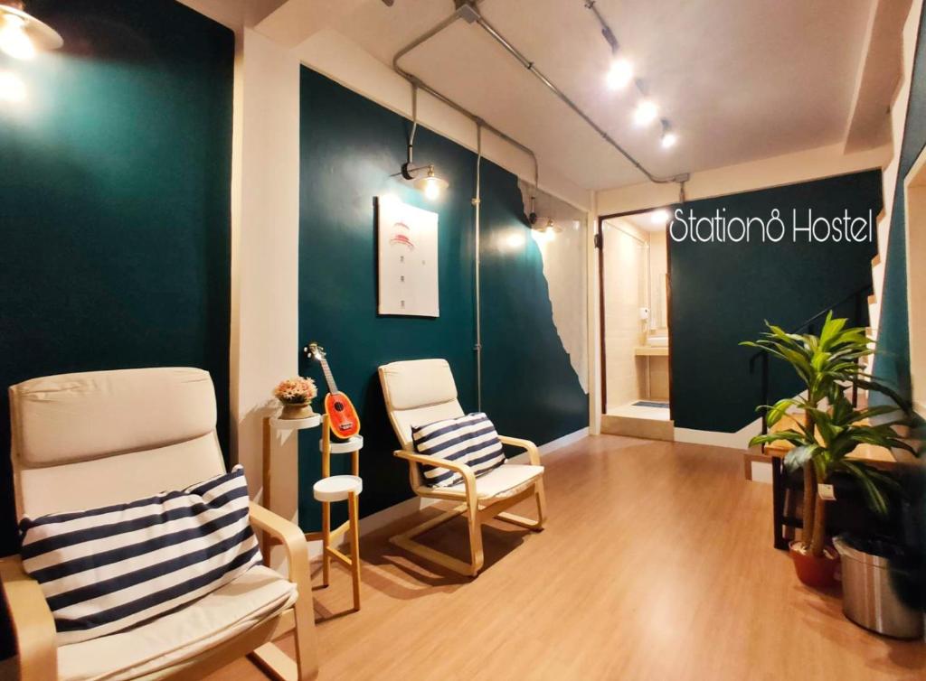 Station8 Hostel的休息区