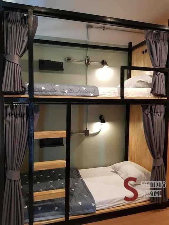 Station8 Hostel客房内的一张或多张床位
