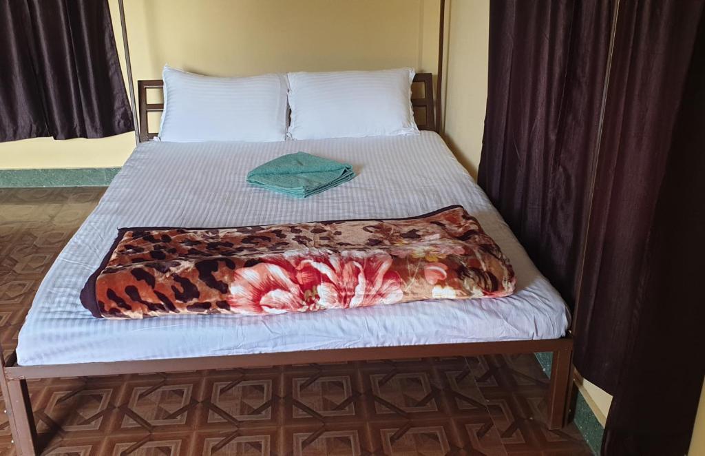 Elephant Garden Hotel and Resort Pvt Ltd客房内的一张或多张床位