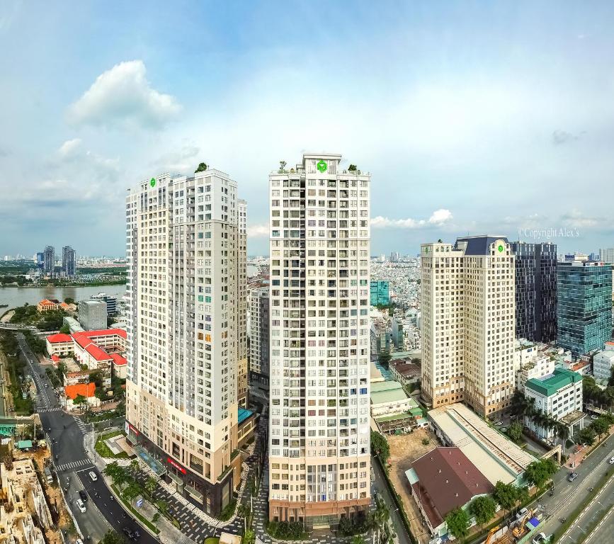 胡志明市S Lux Apartment的城市高楼高空景观