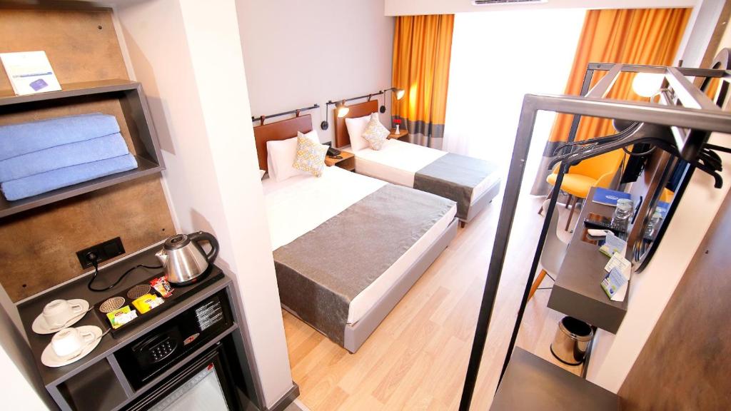 Ramira Joy Hotel的厨房或小厨房
