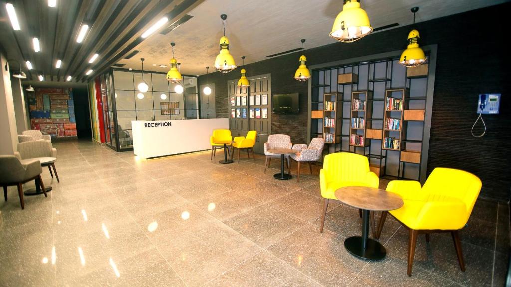 Ramira Joy Hotel的休息区