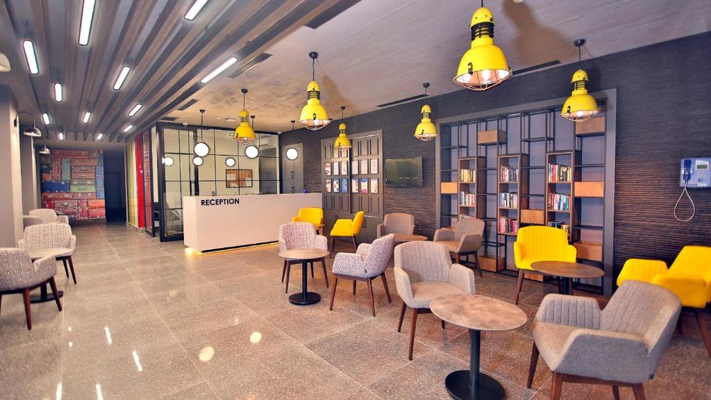 Ramira Joy Hotel的休息区