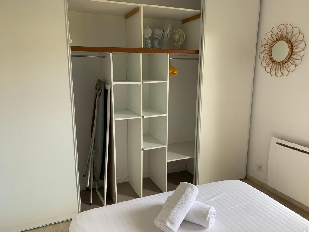 Disney, comfortable 2 bedrooms family apartment, 7 pers, wifi, NETFLIX&#x5BA2;&#x623F;&#x5185;&#x7684;&#x4E00;&#x5F20;&#x6216;&#x591A;&#x5F20;&#x5E8A;&#x4F4D;