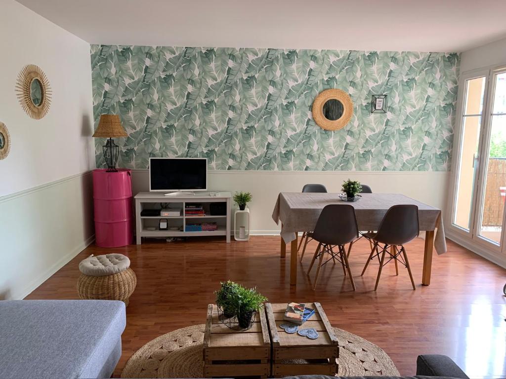 Disney, comfortable 2 bedrooms family apartment, 7 pers, wifi, NETFLIX&#x7684;&#x7535;&#x89C6;&#x548C;/&#x6216;&#x5A31;&#x4E50;&#x4E2D;&#x5FC3;