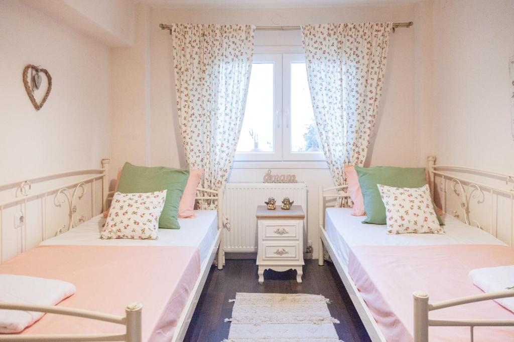 Lorantina Luxury Sea View Holiday House close to Barbati &amp; Ipsos Beach with Starlink WiFi客房内的一张或多张床位