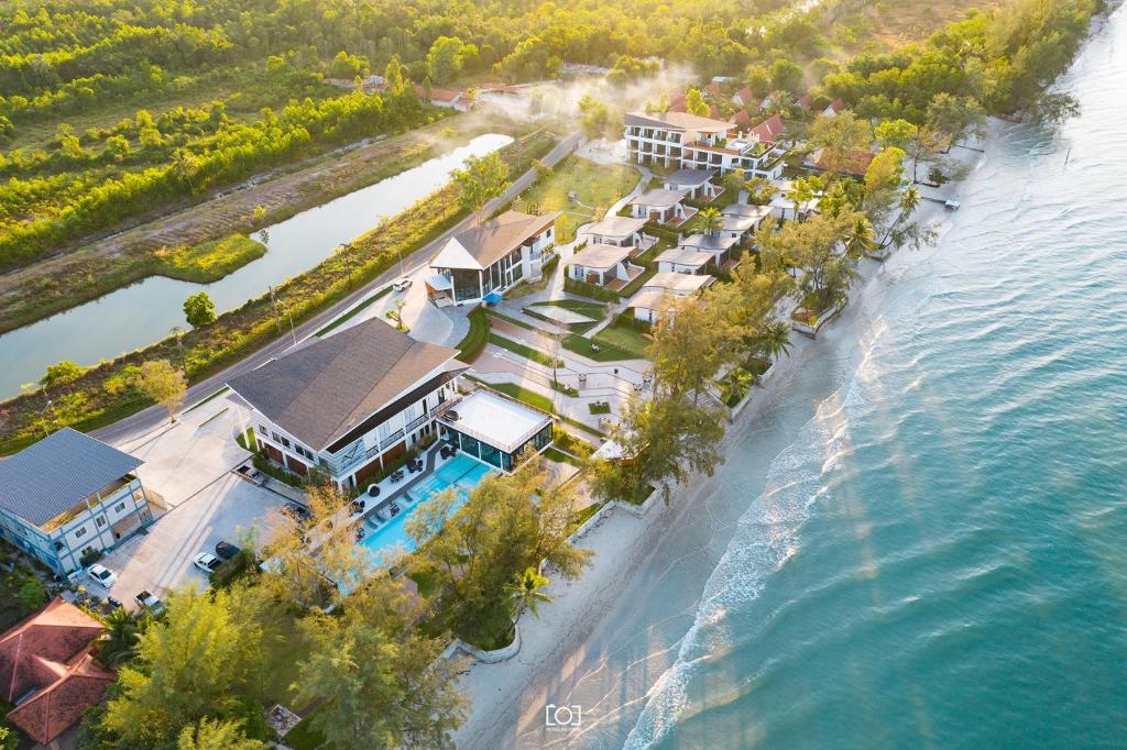 Ban Mai RutDe VeraNiO Resort的水上度假村的空中景观