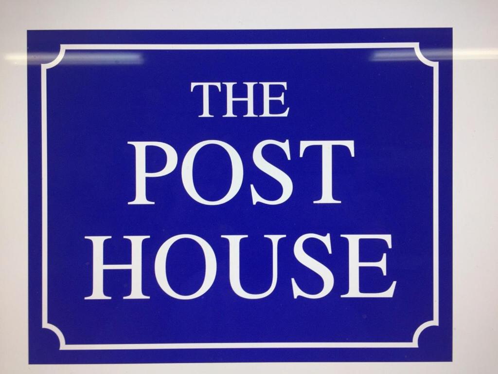 金塞尔The Post House的读邮局的蓝色标志