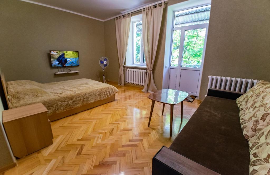 Трехкомнатная квартира в курортной части города Железноводска的休息区