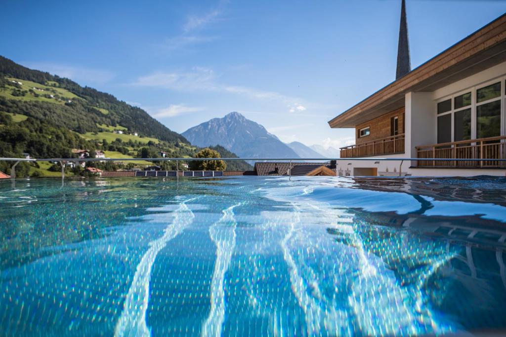 文斯斯特凡金德酒店的一座山地游泳池
