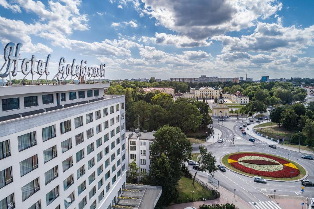 比亚韦斯托克比亚韦斯托克格莱毕维基酒店的享有市景和大楼景致
