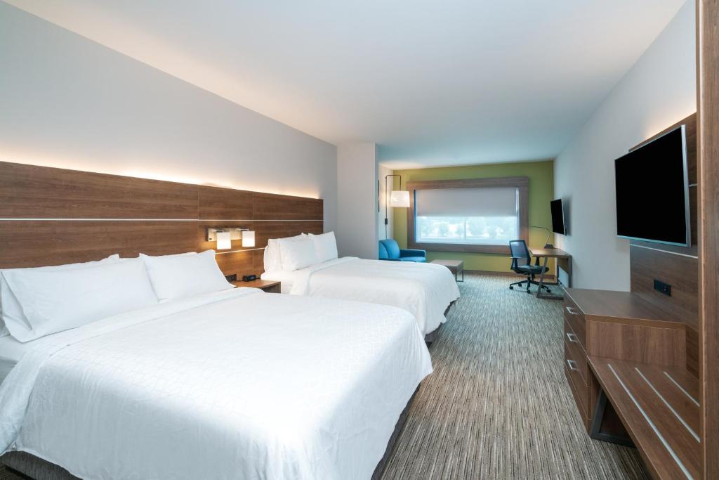 Holiday Inn Express & Suites Atlanta Airport NE - Hapeville, an IHG Hotel客房内的一张或多张床位