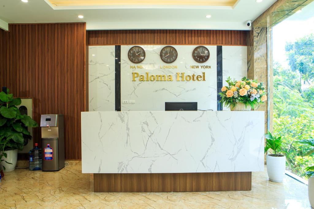 海防Paloma Hotel & Apartment的酒店大堂,设有大理石柜台