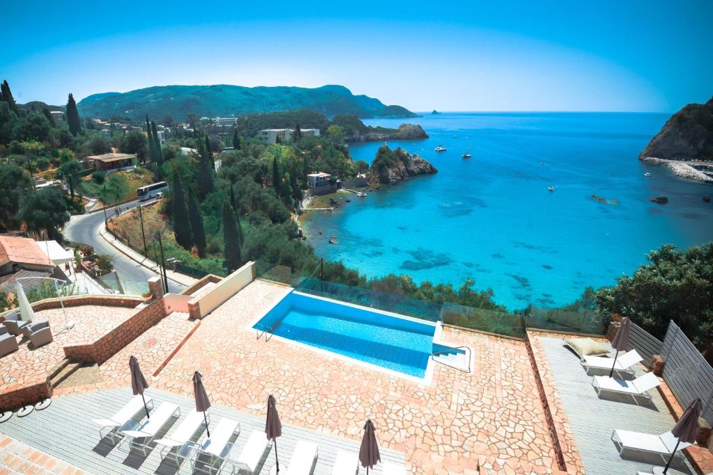 帕莱欧卡斯提撒Platakia Blu的海景别墅 - 带游泳池