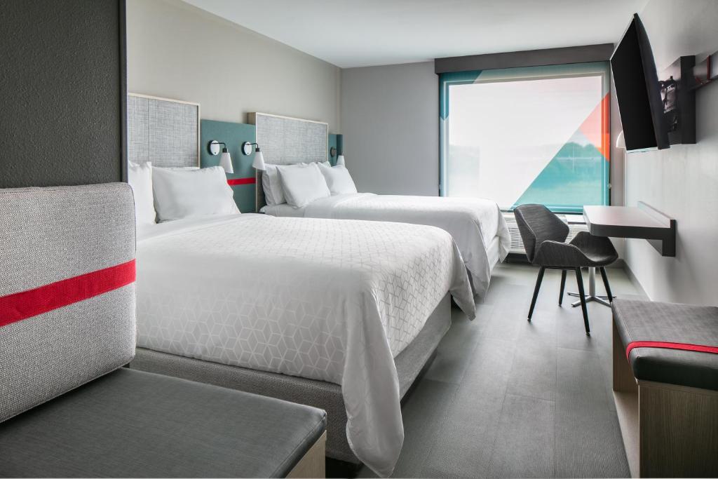 Avid Hotels - Roseville - Minneapolis North by IHG客房内的一张或多张床位