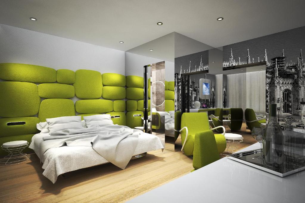 米兰The Street Milano Duomo | a Design Boutique Hotel的一间卧室配有一张大床和绿色床头板