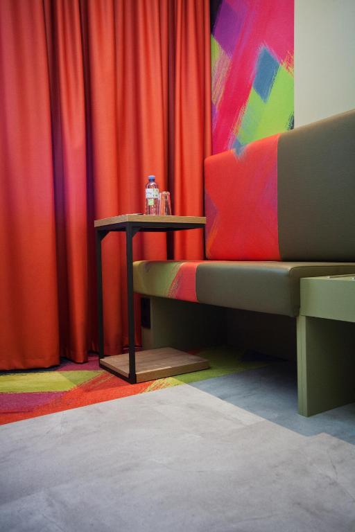 ibis Styles Parndorf Neusiedler See的休息区