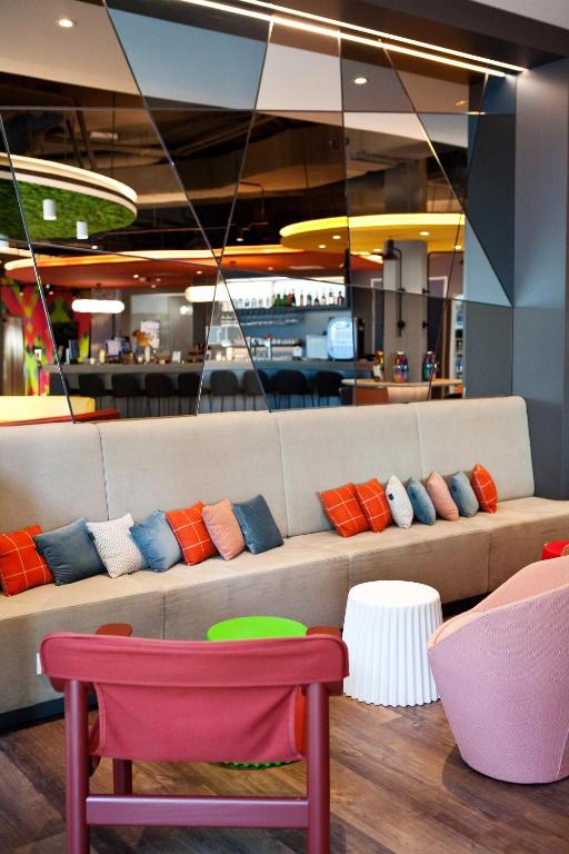 ibis Styles Parndorf Neusiedler See的休息区