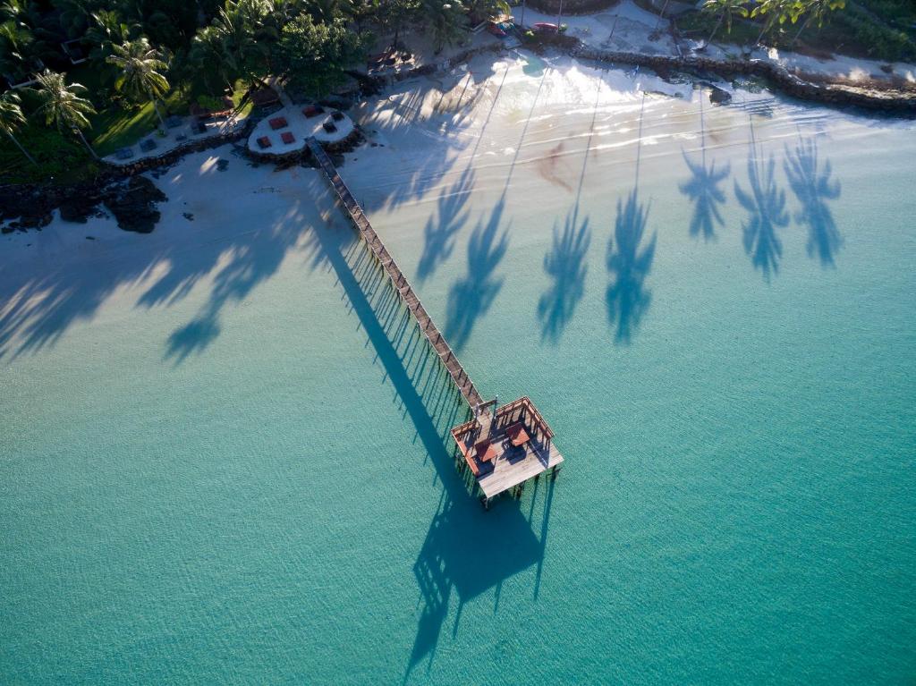 库德岛库德岛天然海滩度假酒店的水上游乐园的空中景观