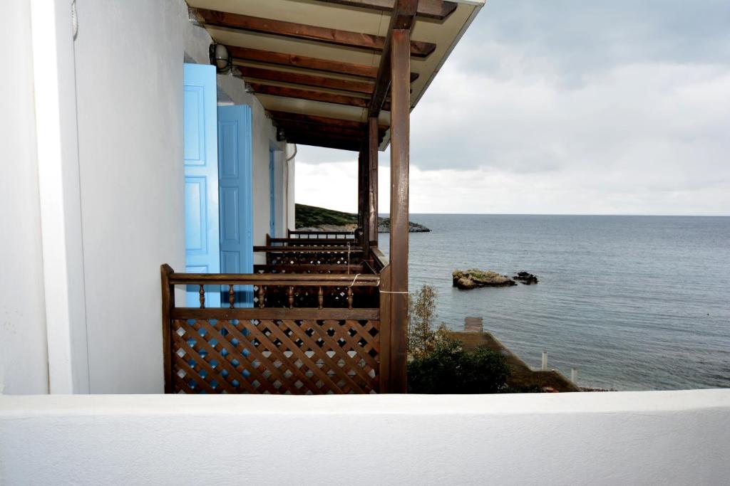 斯基罗斯岛Hotel Atsitsa的海景阳台