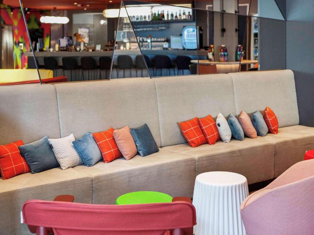 ibis Styles Parndorf Neusiedler See的休息区
