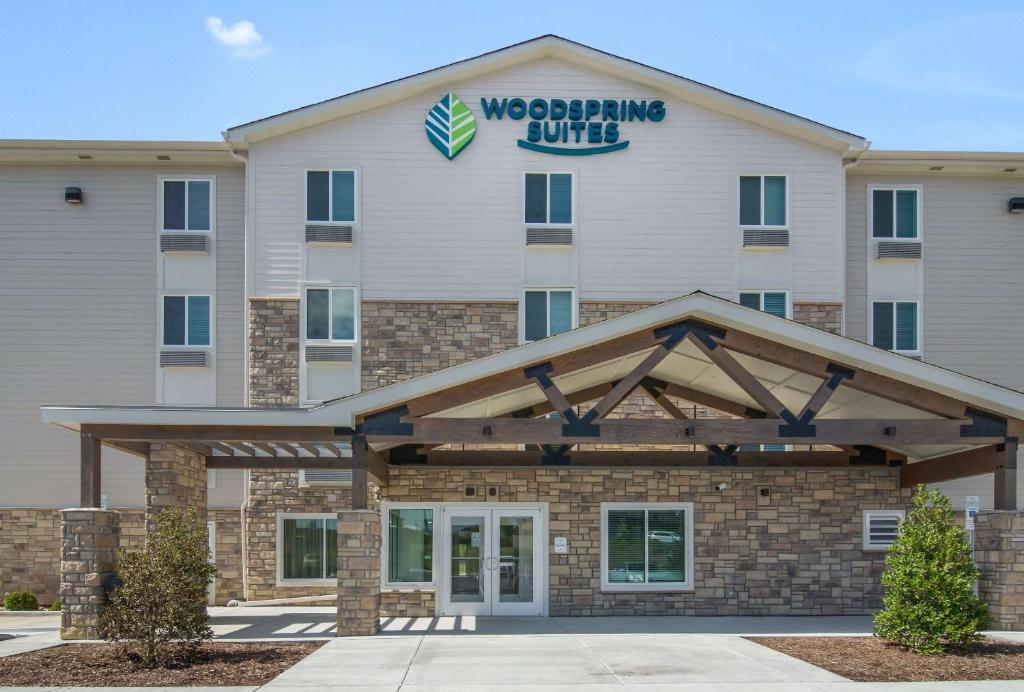 米尔堡WoodSpring Suites Fort Mill的 ⁇ 染一个杂耍酒店