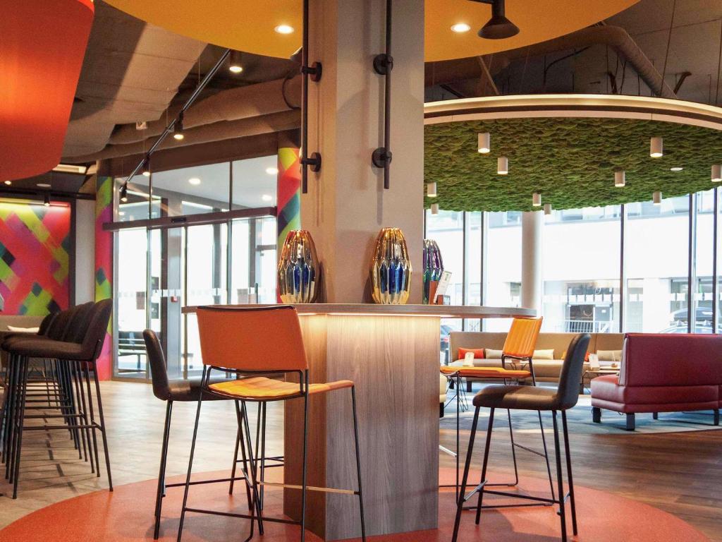 ibis Styles Parndorf Neusiedler See餐厅或其他用餐的地方