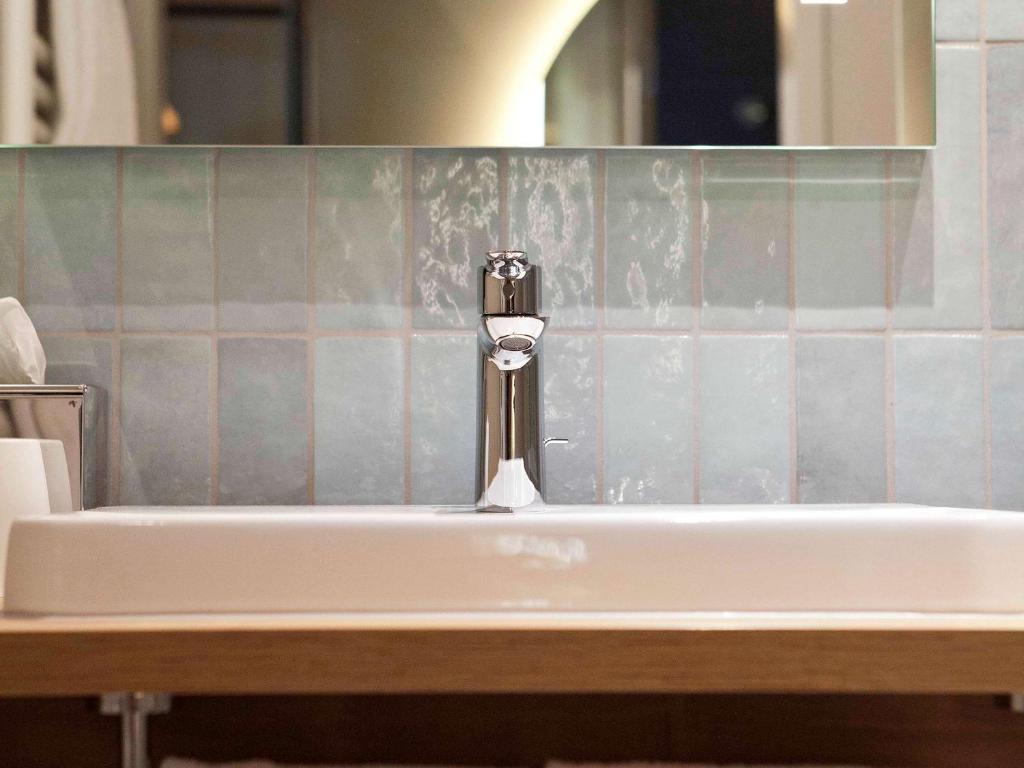 ibis Styles Parndorf Neusiedler See的一间浴室