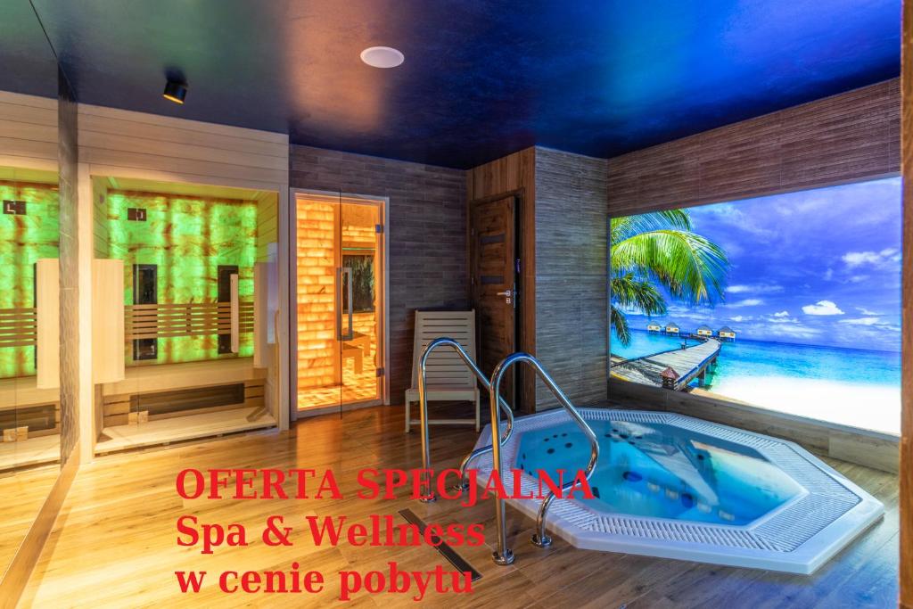 莫德尼卡玛格瑞塔酒店的客房设有热水浴缸,享有海景。