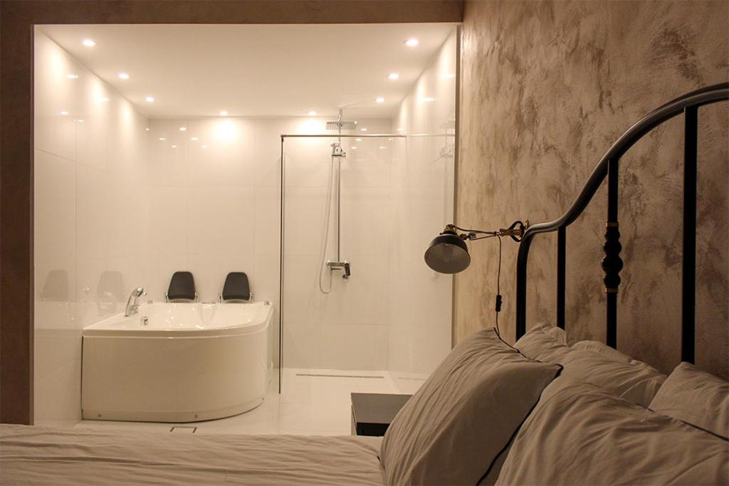 Luxury apartments Free Parking的一间浴室