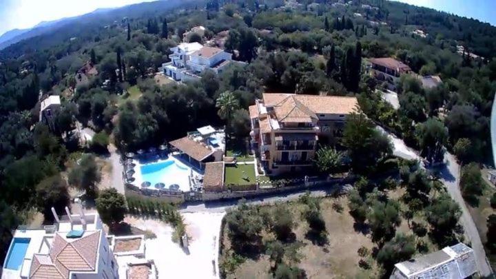 卡托克拉克阿纳雅尼斯别墅公寓的享有带游泳池的大房子的空中景致