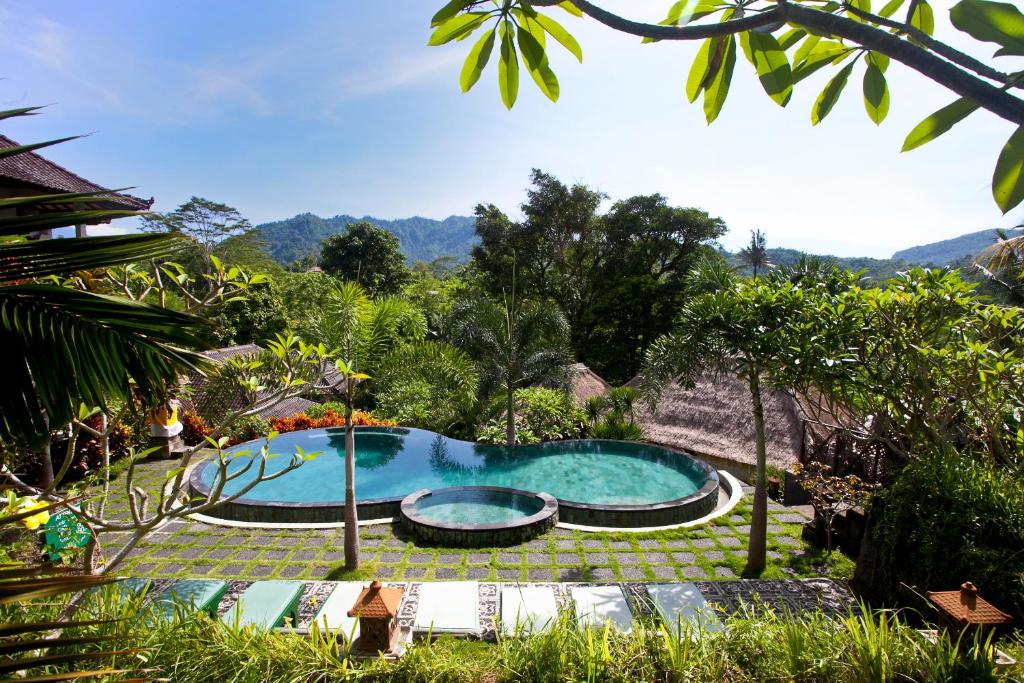 Uma Agung Villa内部或周边泳池景观