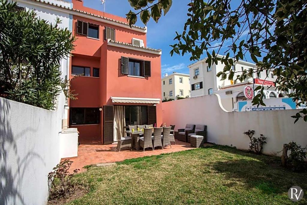 维拉摩拉villa in vilamoura sleeps 8 includes swimming pool air