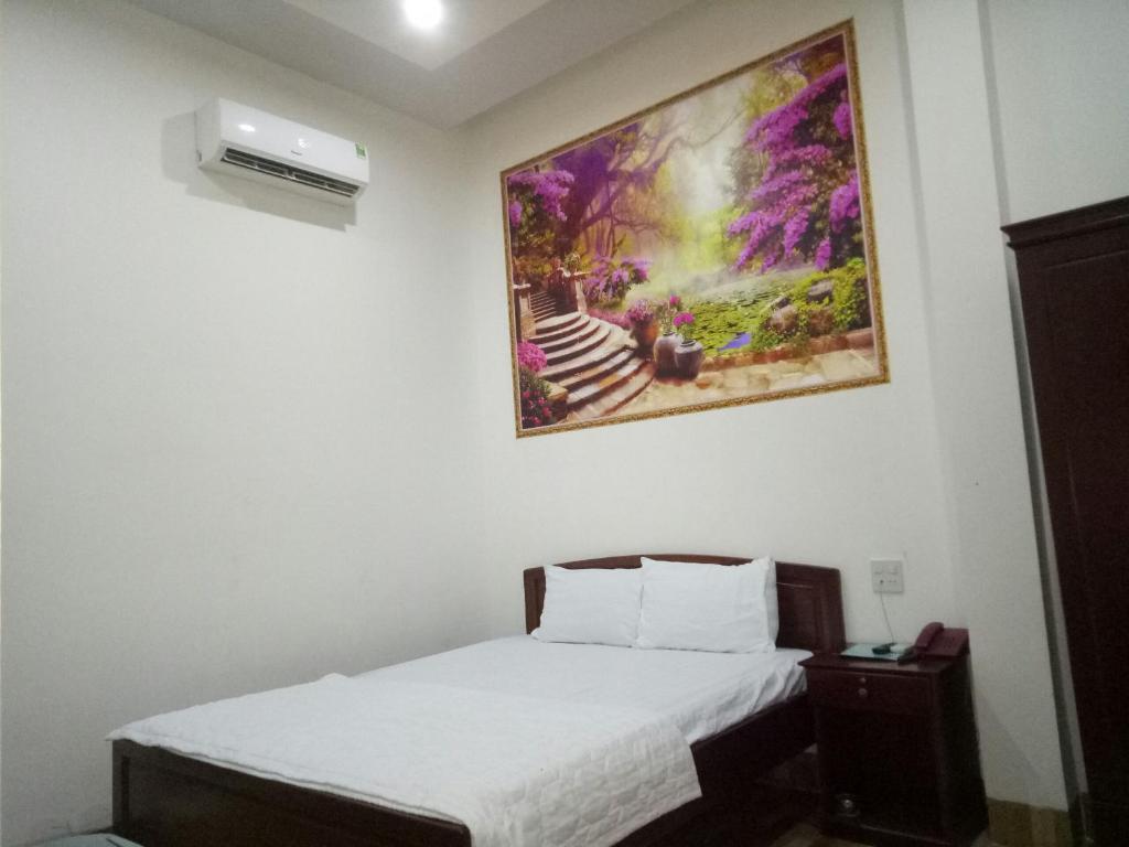 Manh Phat Guesthouse - Nhà Nghỉ Mạnh Phát客房内的一张或多张床位
