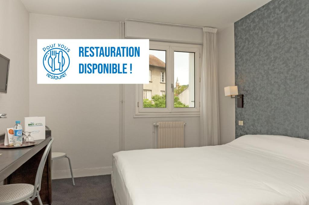 卡奥尔卡奥尔布里酒店 - 瓦勒特利的一间卧室配有一张床和一个读取恢复干扰的标志