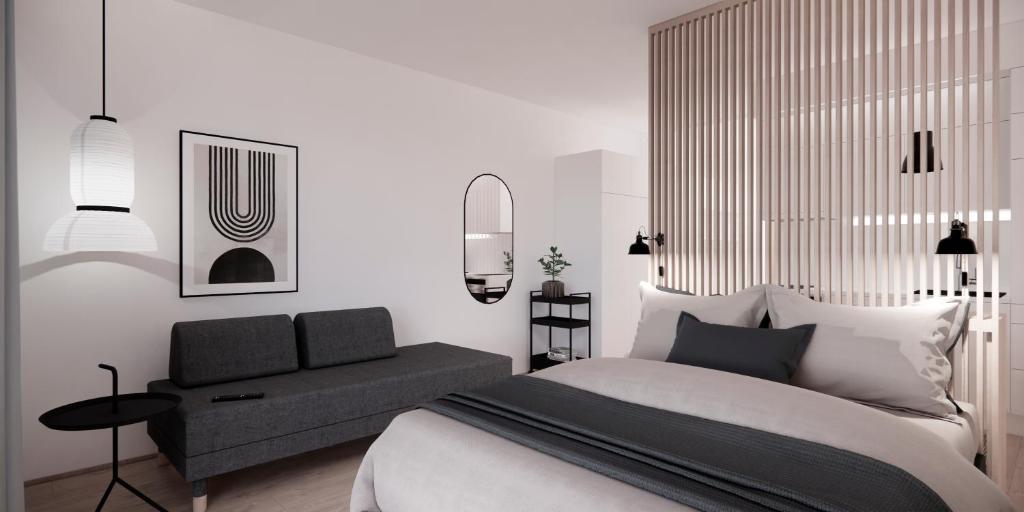 奥卢New and cozy apartment in the centrum of Oulu的一间卧室配有一张大床和一把椅子