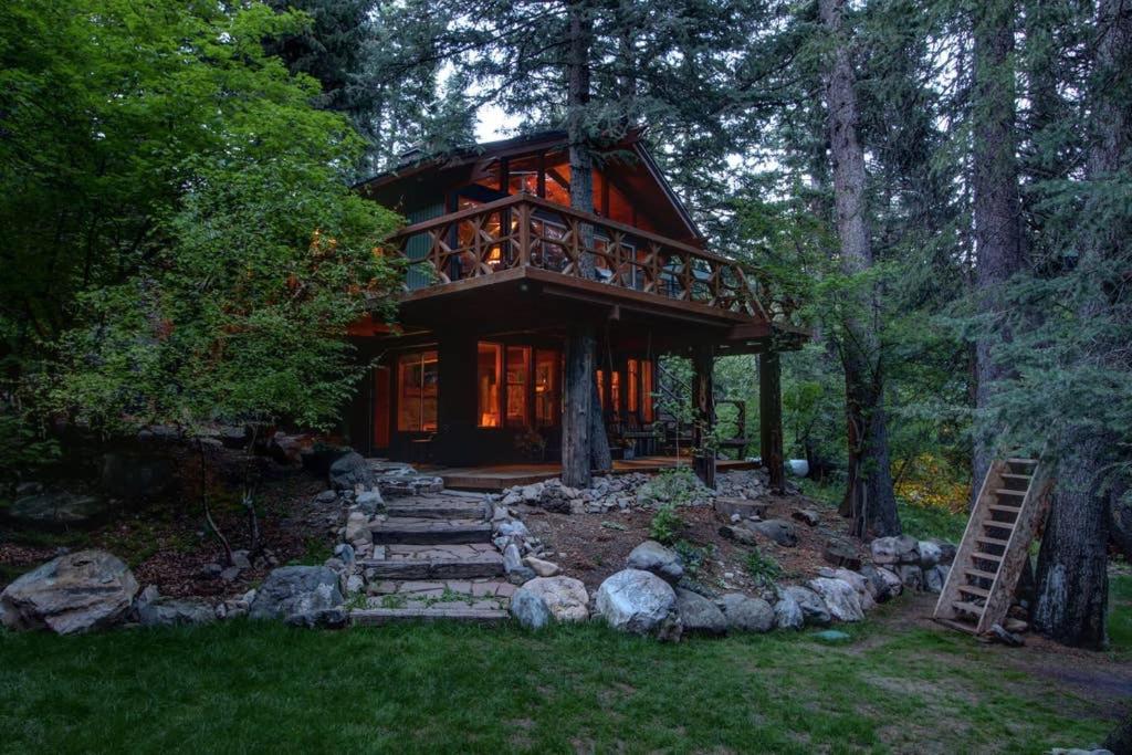 Treehouse On The Stream Sundance, Utah外面的花园