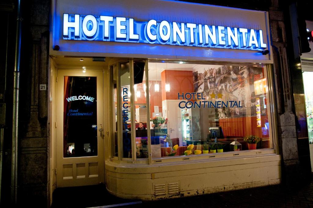 阿姆斯特丹Hotel Continental Amsterdam的商店前的酒店大陆标志