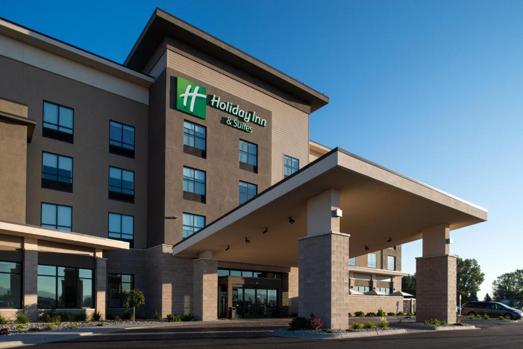 爱达荷福尔斯Holiday Inn & Suites - Idaho Falls, an IHG Hotel的假日快捷旅馆的照片