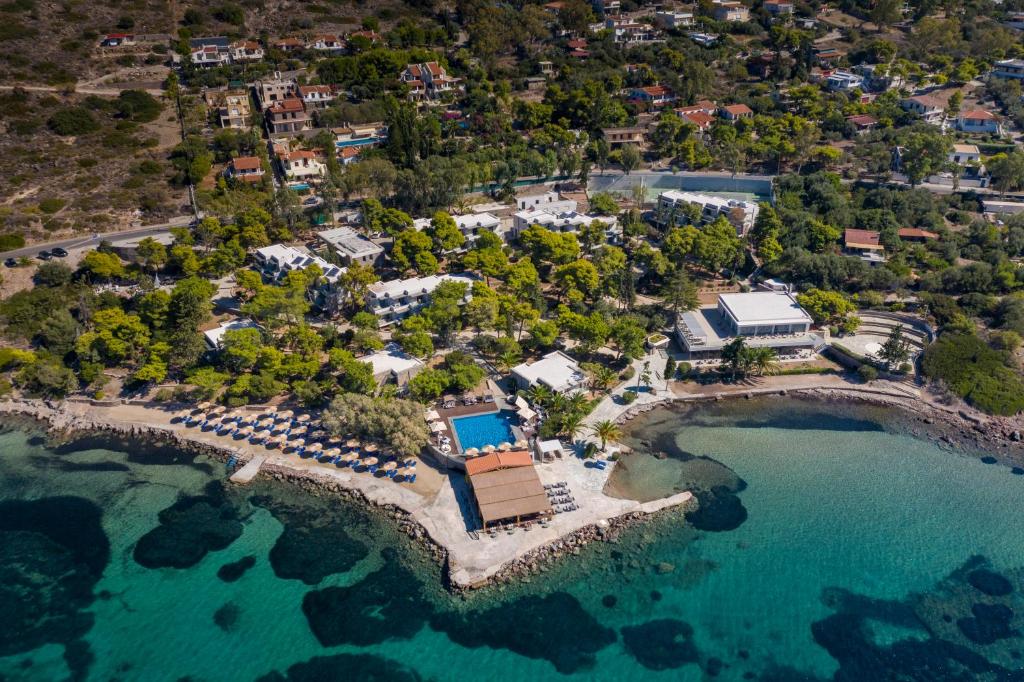 派尔季卡LaLiBay Resort & Spa - Adults Only的水上度假村的空中景观