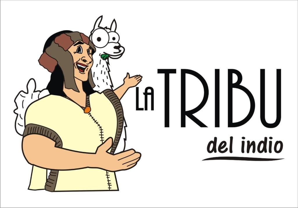 圣佩德罗·德·阿塔卡马La Tribu del Indio的肩上带着猫的女人,以及信息上的“不言自明”